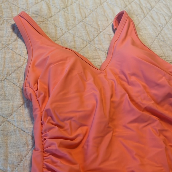 Coral one piece - Picture 5 of 7